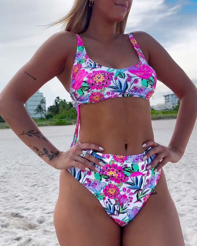 El encanto del verano - Elegante conjunto de bikini estampado de Charlotte
