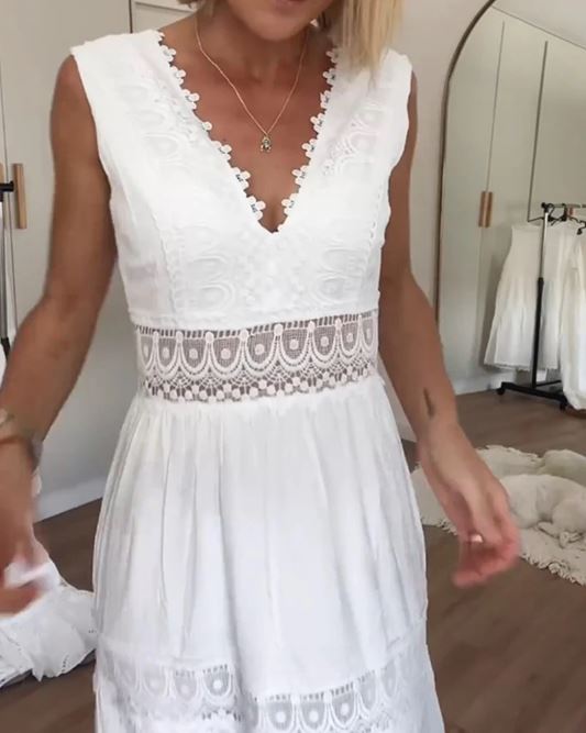 Vestido tirantes de encaje con escote en V