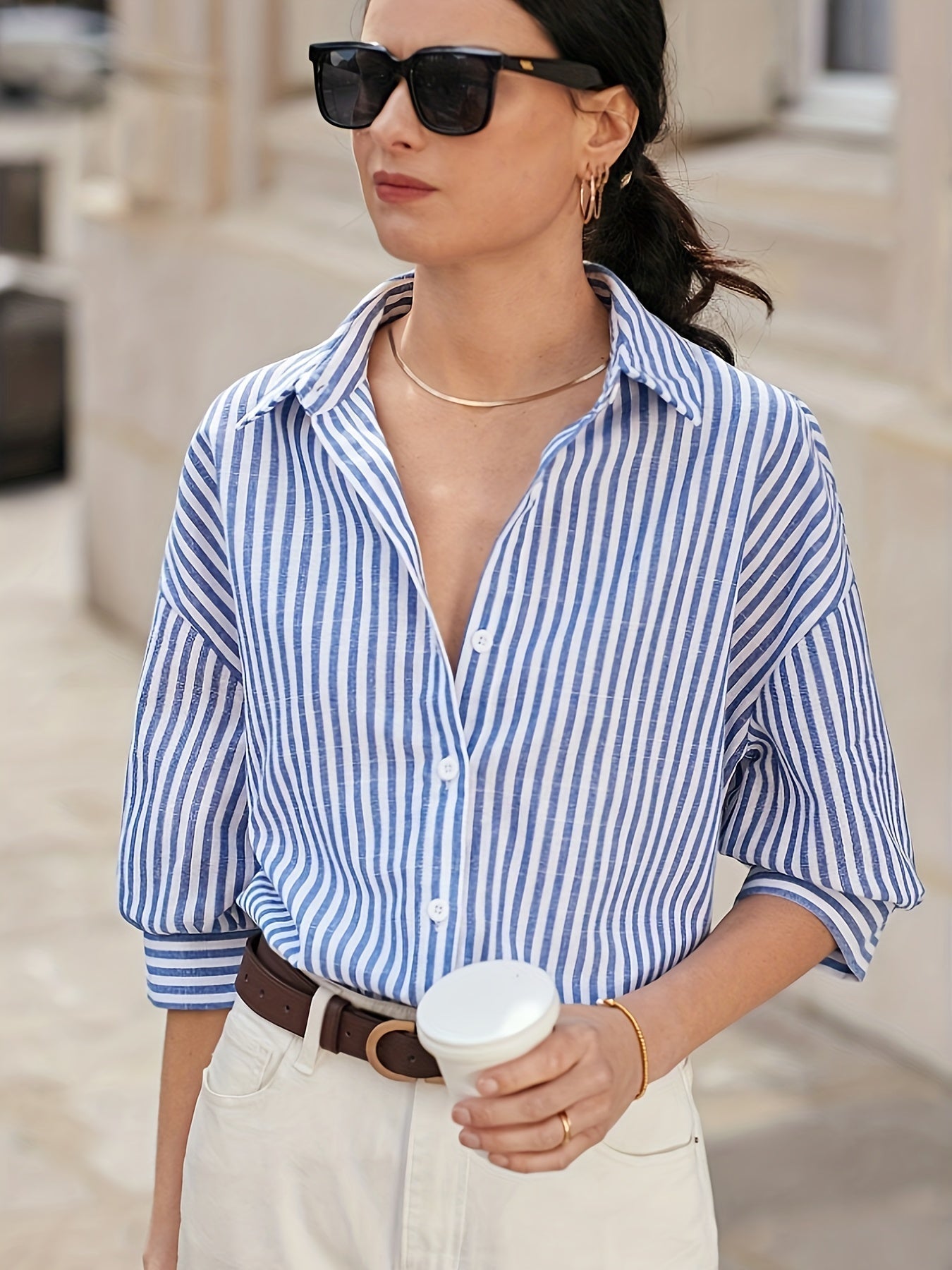 Clara - Elegante camisa de rayas azules y blancas para mujer