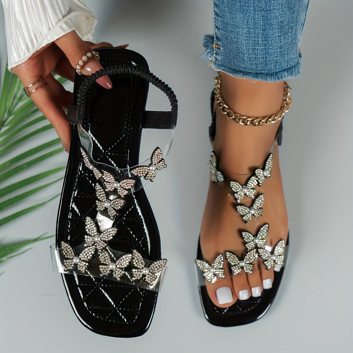 Noa | Sandalias planas con diseño de mariposa