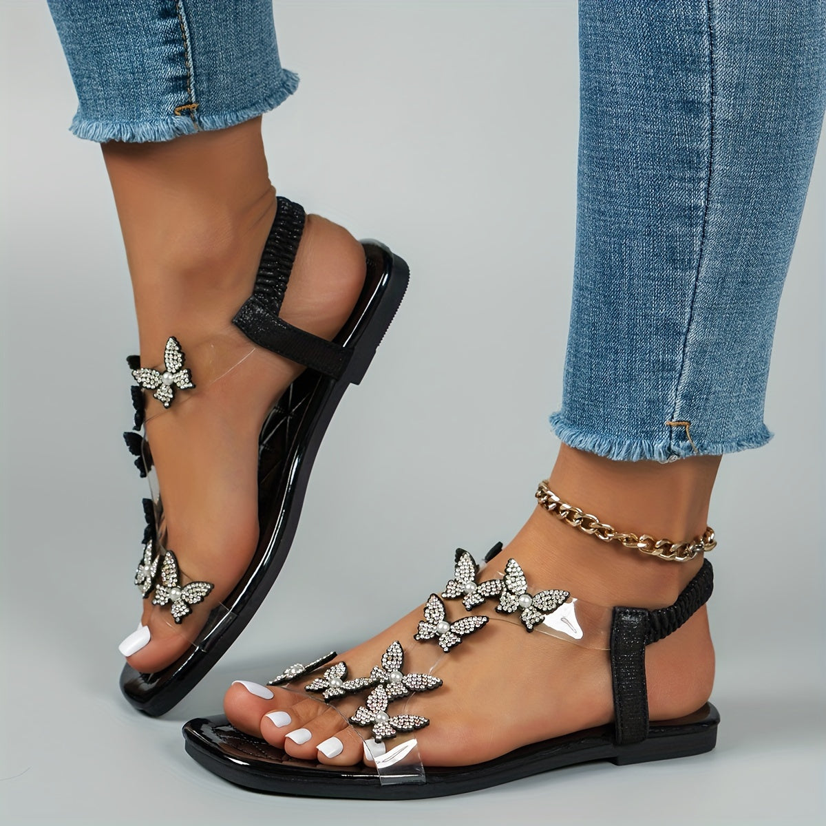 Noa | Sandalias planas con diseño de mariposa