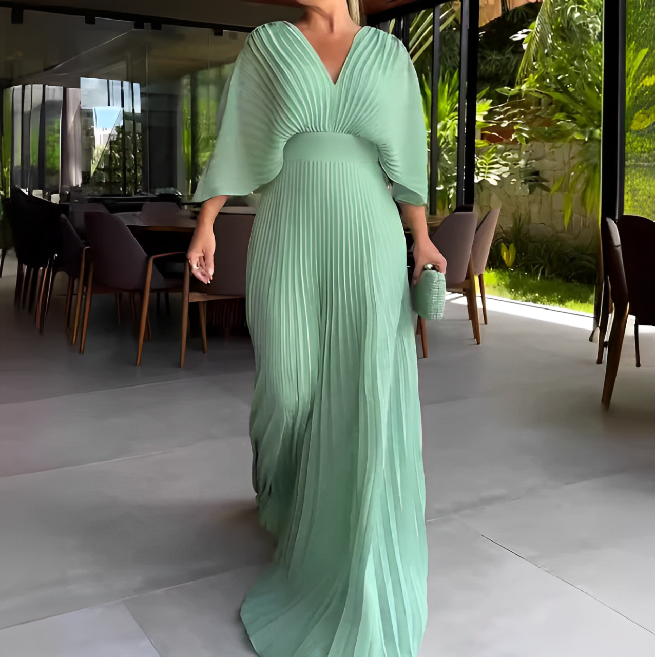 VESTIDO PLISADO - MANGAS MURCIÉLAGO Y CINTURA CEÑIDA