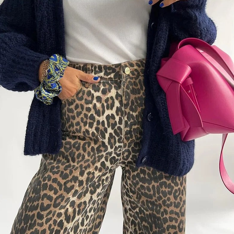 Bonnie - Vaqueros vintage de moda con un llamativo estampado de leopardo