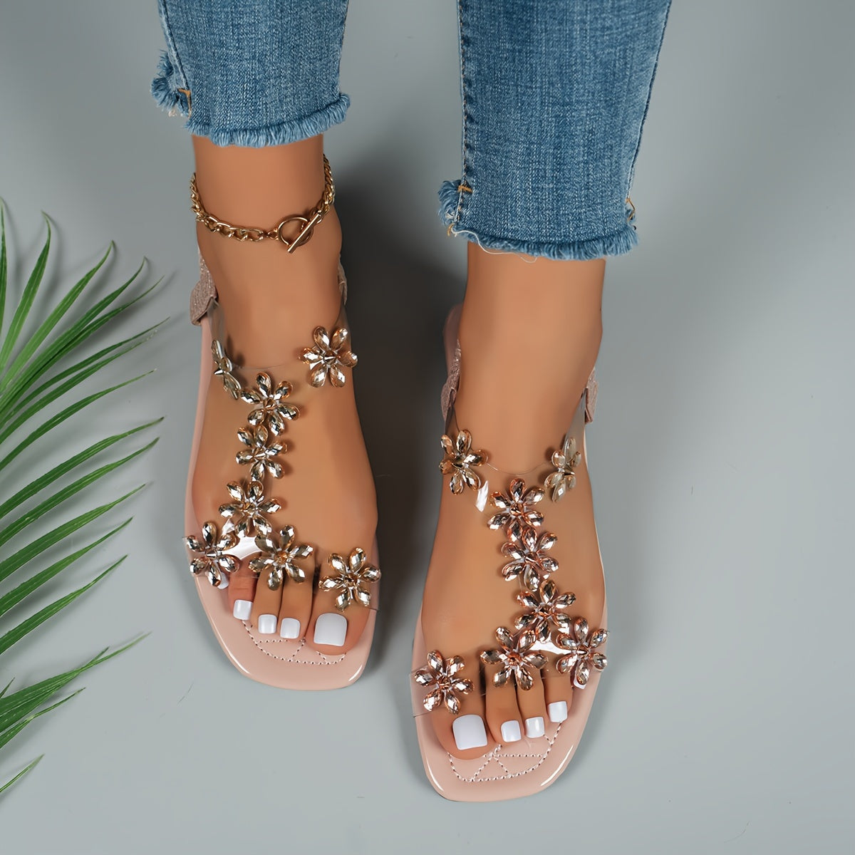 Noa | Sandalias planas con diseño de mariposa