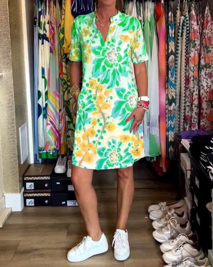 Vestido de manga corta con estampado floral y escote en pico