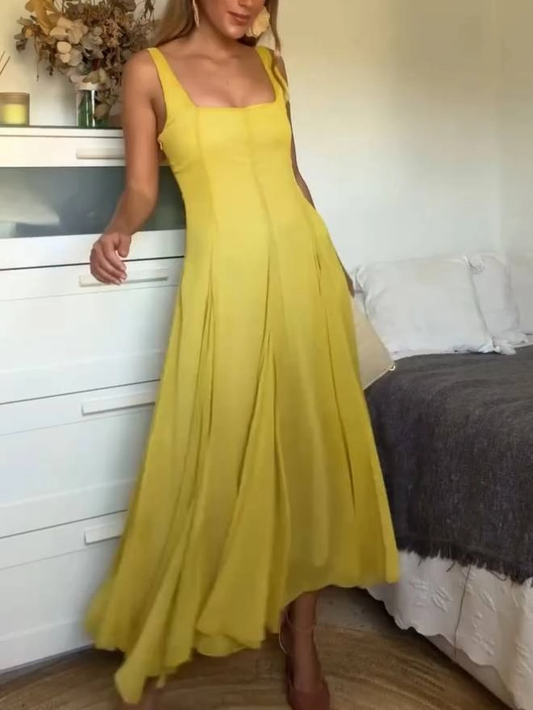 Vestido largo elegante con escote cuadrado y tirantes ideal para días informales
