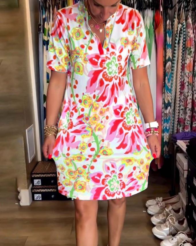 Vestido de manga corta con estampado floral y escote en pico