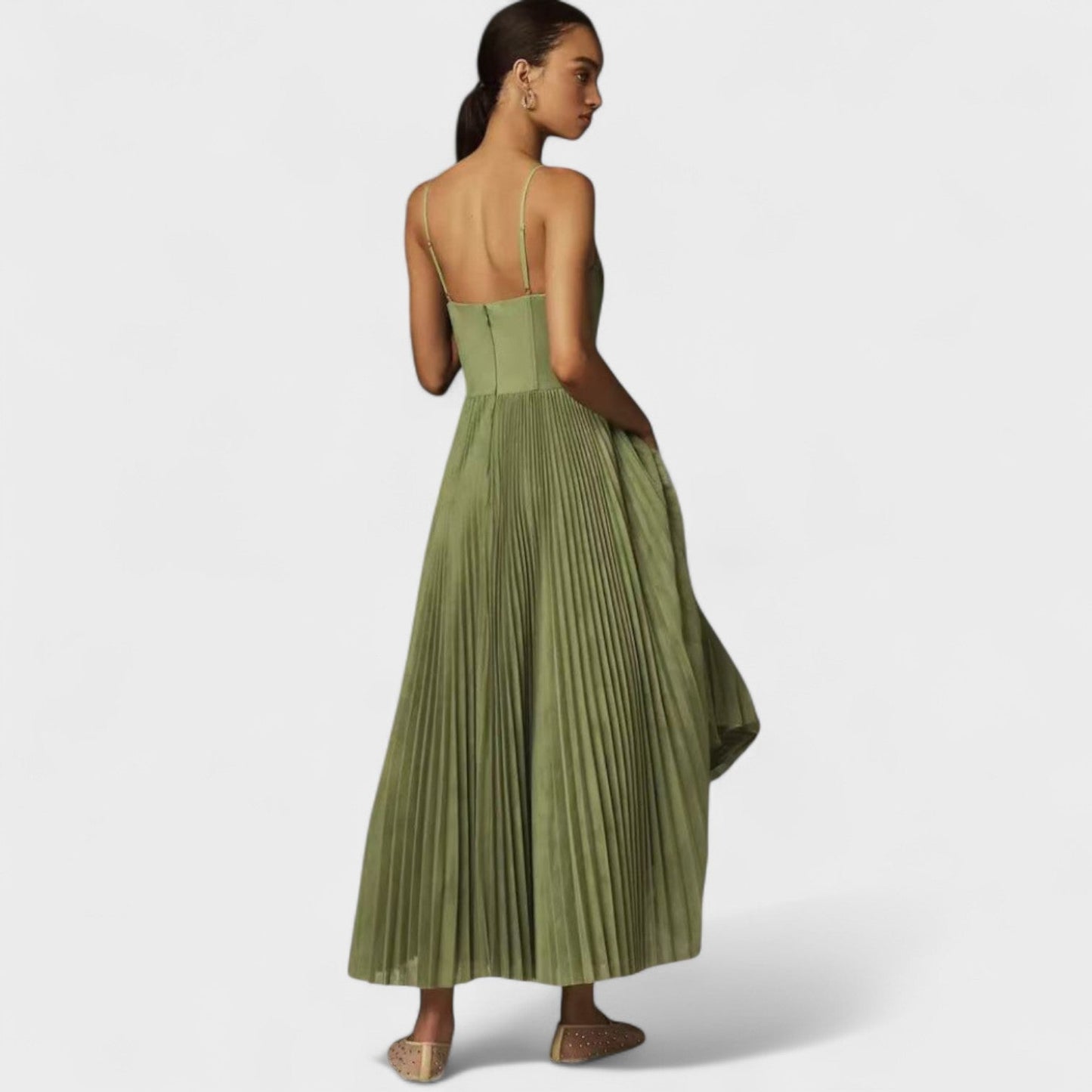 Elena – El vestido plisado que conquista con elegancia
