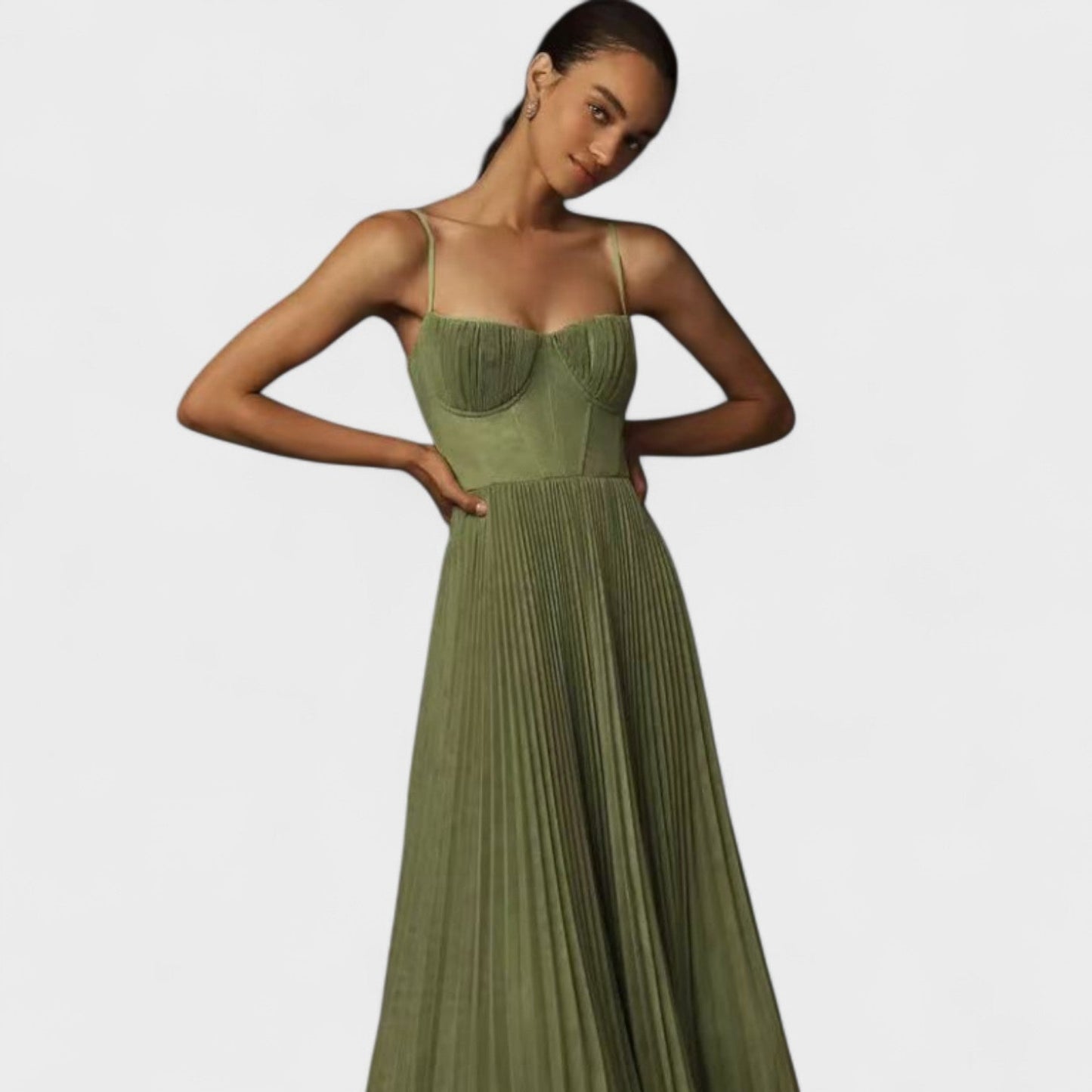 Elena – El vestido plisado que conquista con elegancia
