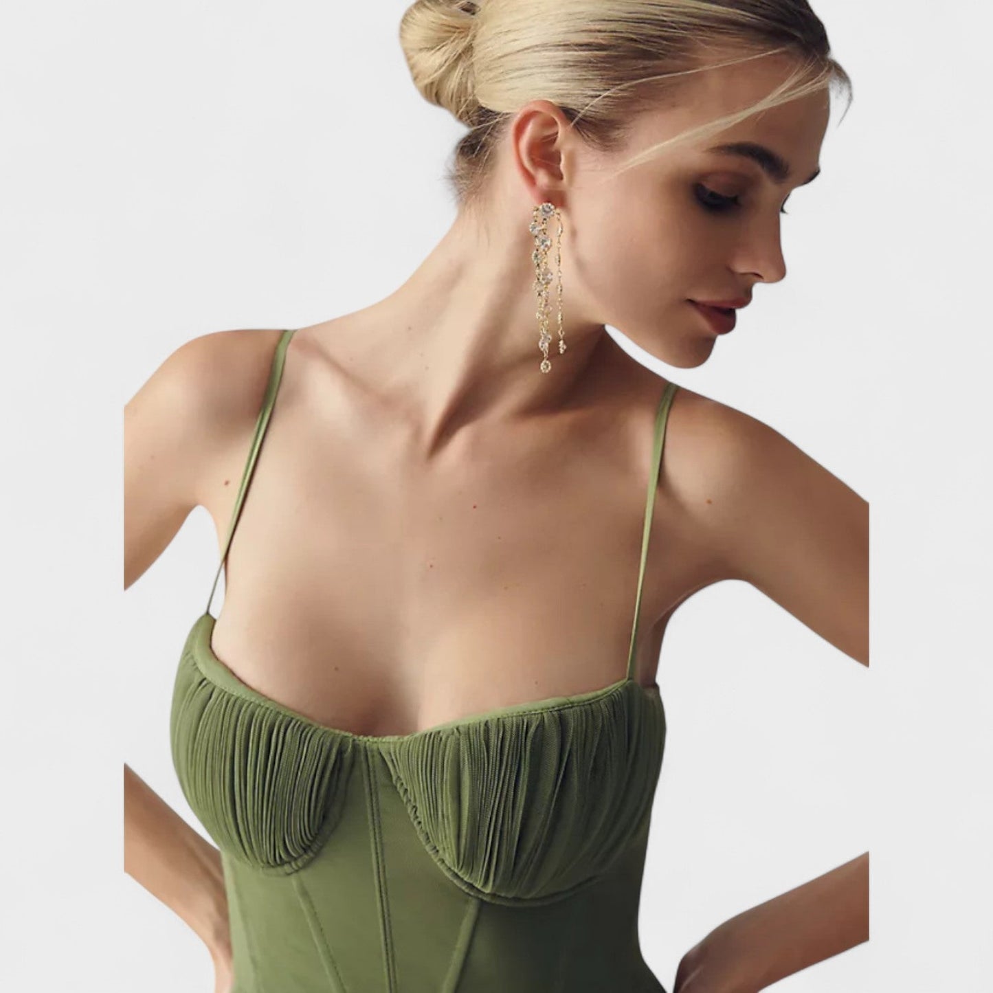 Elena – El vestido plisado que conquista con elegancia