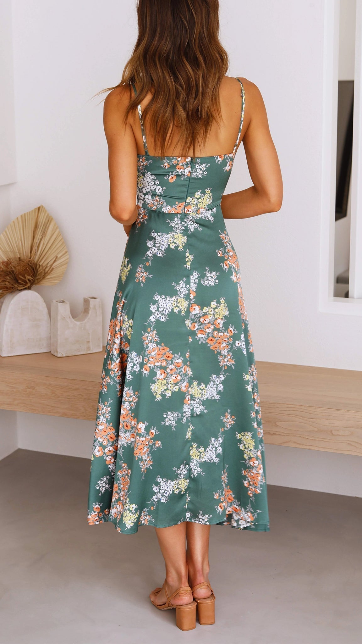 Myla | Vestido Midi de Satén Floral con Abertura