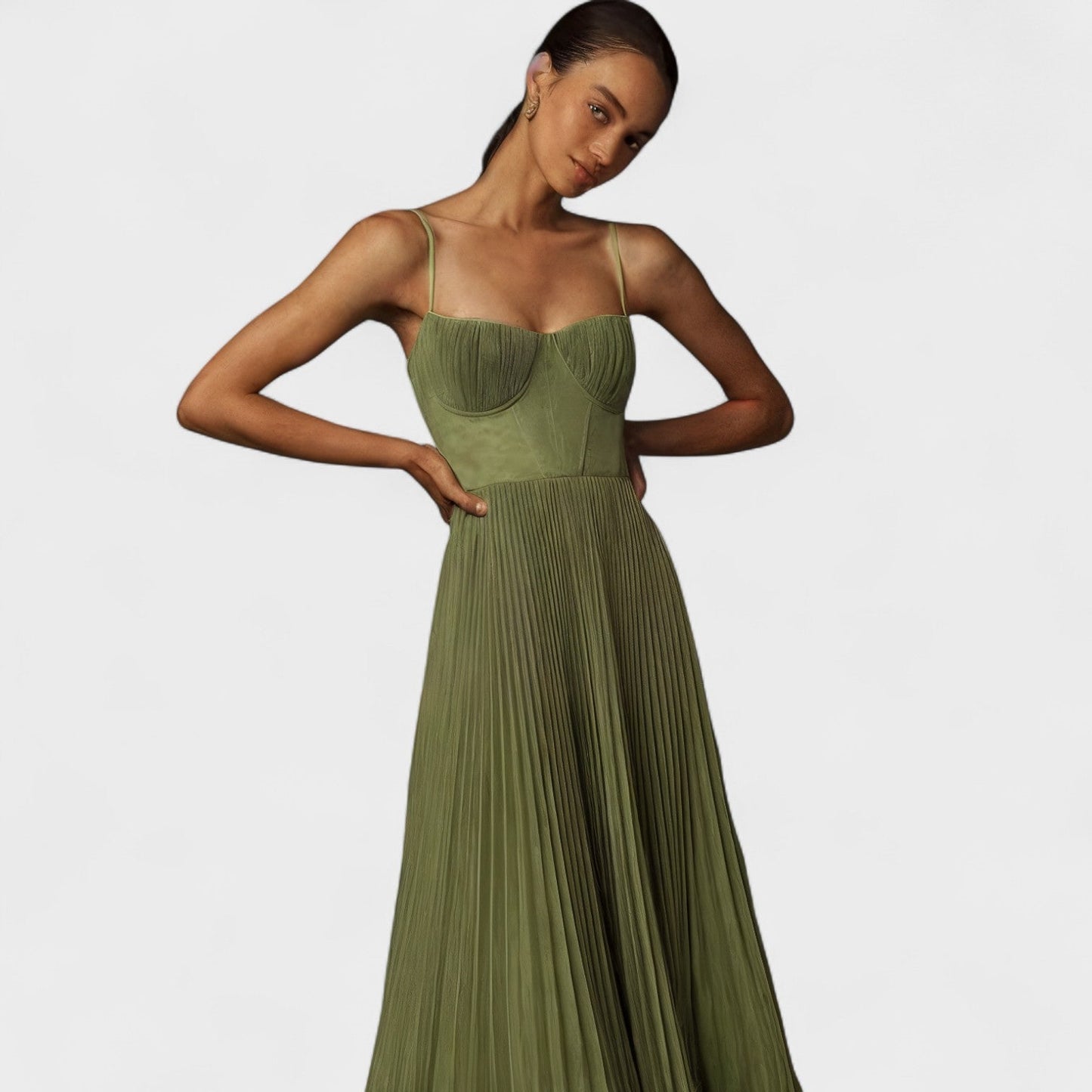 Elena – El vestido plisado que conquista con elegancia