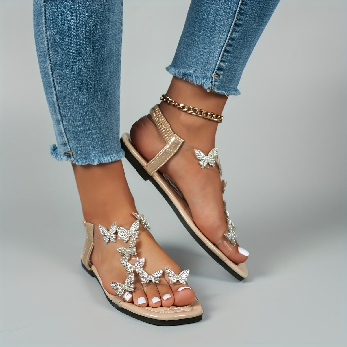 Noa | Sandalias planas con diseño de mariposa