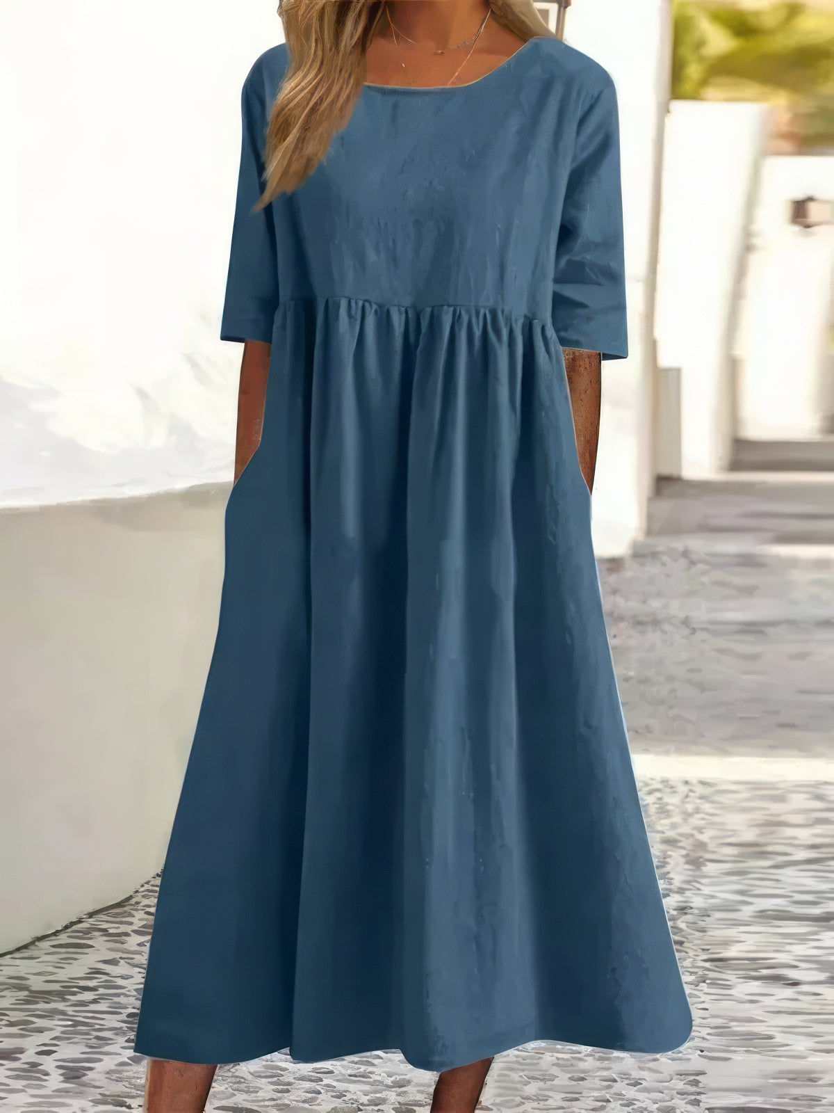 Vestido de algodón con cuello redondo y bolsillos