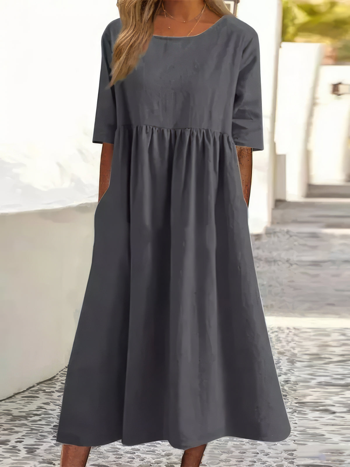 Vestido de algodón con cuello redondo y bolsillos
